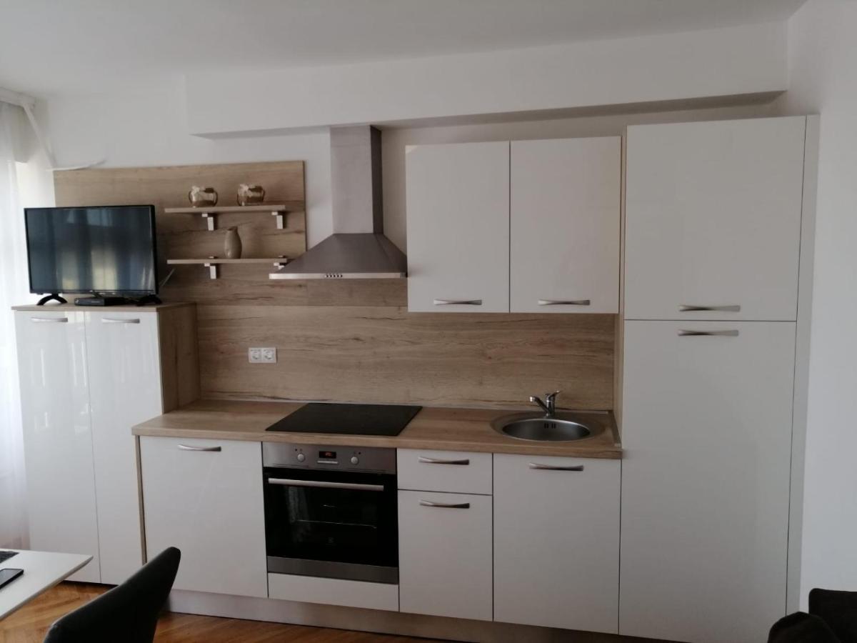Apartments Leptiric Podstrana Luaran gambar
