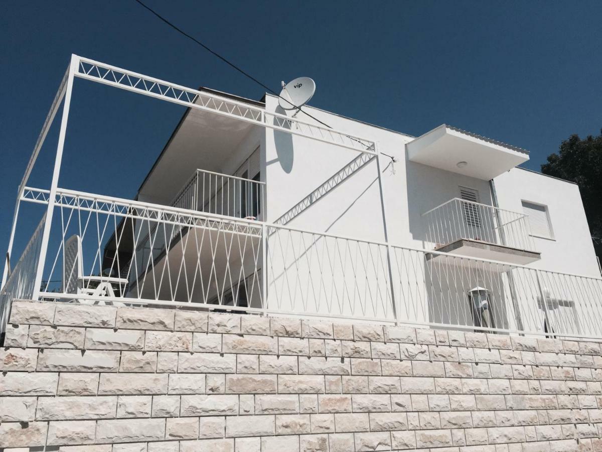 Apartments Leptiric Podstrana Luaran gambar